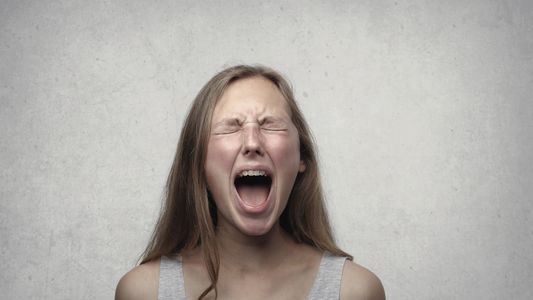 Estoy llorando: la reacción de la cumpleañera cuando vio la torta de carpinchos que le hizo el pastelero