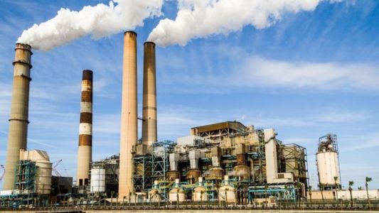 La industria cayó 9,4% en 2024, con un repunte mínimo en diciembre