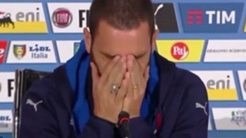 Un futbolista italiano habló de su hijo enfermo y se quebró en plena conferencia de prensa
