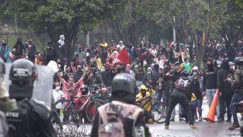 Colombia lleva 8 días de violencia popular contra el gobierno de Iván Duque (Foto: AP). Colombia lleva 8 días de violencia popular contra el gobierno de Iván Duque (Foto: AP).