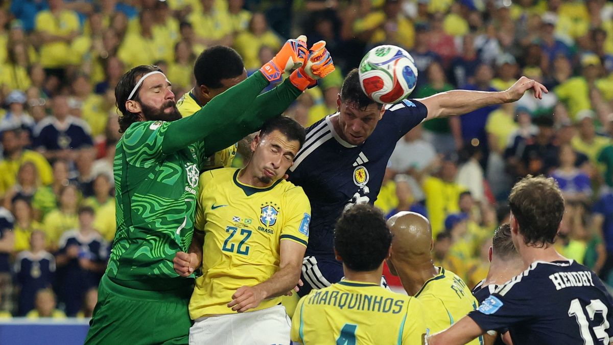 El arquero Allison mantuvo la valla en cero. (Foto: Reuters).
