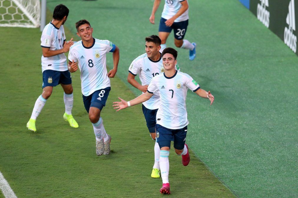 Mundial Sub17 Argentina derrotó 31 a Tayikistán y clasificó a