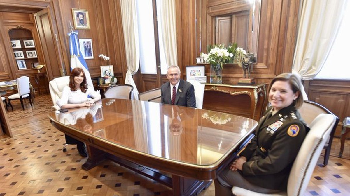 Cristina Kirchner se reunió con la jefa de los militares de Estados Unidos en el hemisferio sur. (Twitter)