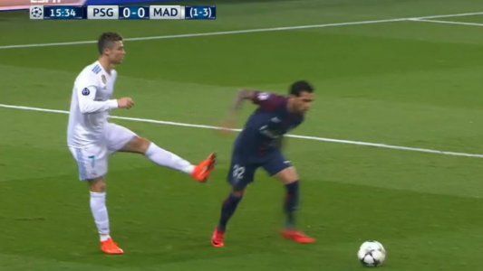 PSG-Real Madrid: la patada sin pelota de Cristiano Ronaldo a Dani Alves y lo mejor del partido de Champions League