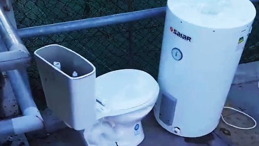 Insólito: se quiso robar un inodoro y un termotanque de una estación de tren y terminó detenido