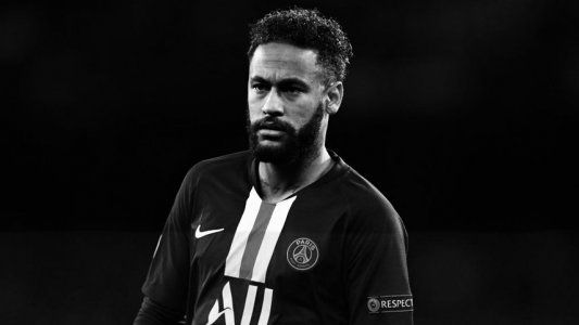 Una gamuza en el pie derecho: el tiro libre de Neymar en un entrenamiento que se volvió viral