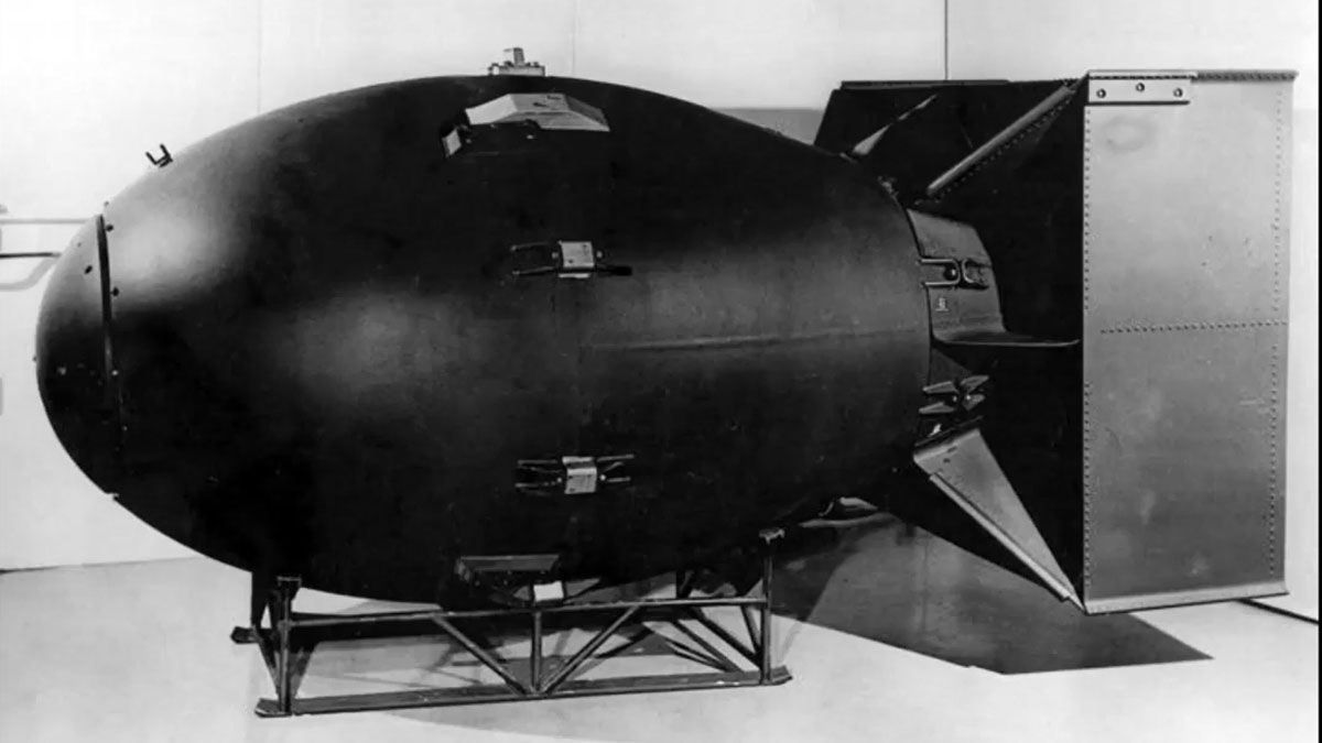 Fat man, la bomba lanzada sobre Nagasaki fue la primera en su tipo. A diferencia de la de Hiroshima, una reacción interna causó la fisión del núcleo y la implosión que liberó una energía destructiva. (Foto: Archivo)