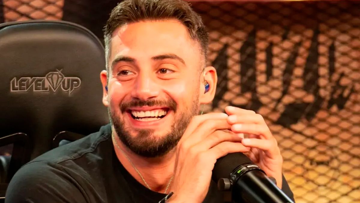 El blooper hot de un panelista en pleno vivo en Luzu TV que se hizo viral