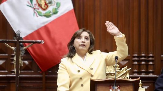 Perú: las primeras medidas de la presidenta Dina Boluarte para normalizar el país
