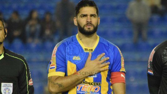 El futbolista ciego de un ojo que emocionó con su historia jugará en un club de Primera División