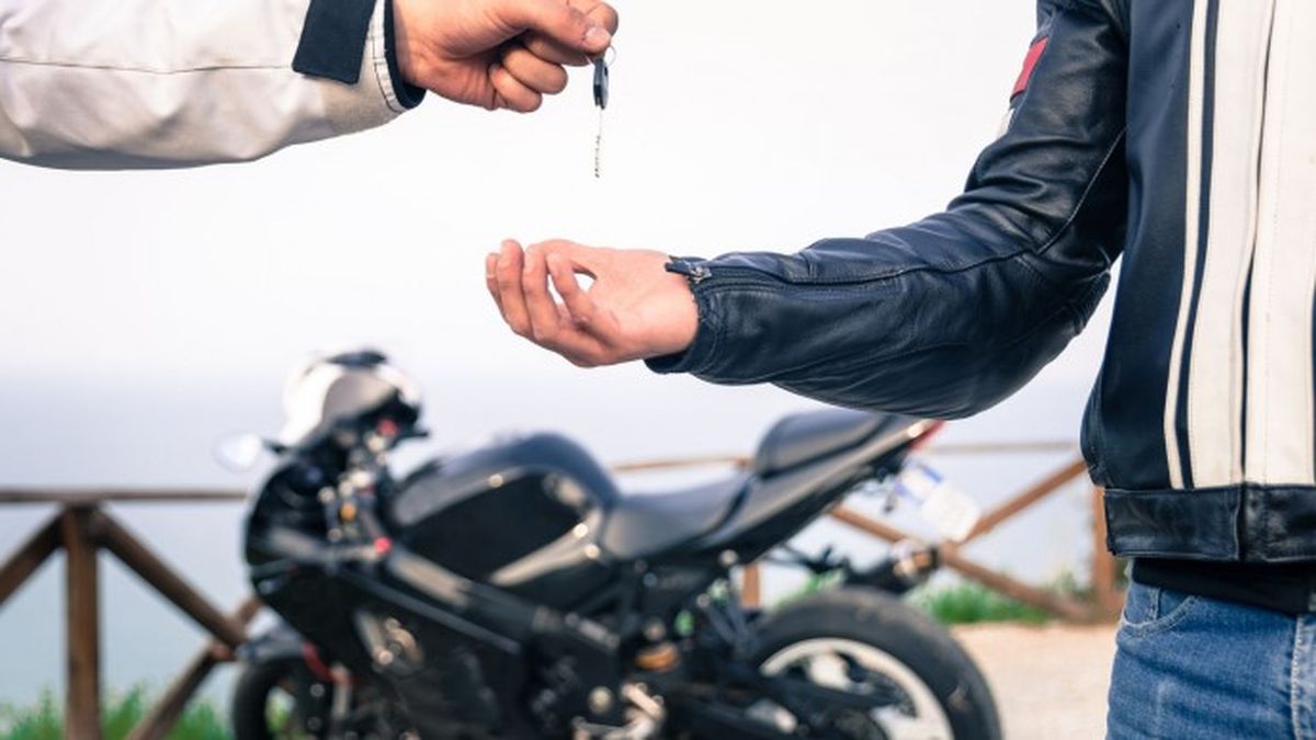 Cuáles son los requisitos para transferir una moto?
