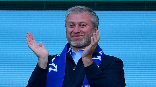 Quién es Román Abramovich, el oligarca ruso dueño del club Chelsea sancionado por la guerra en Ucrania
