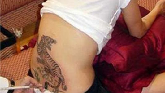 El nuevo tatuaje de Angelina Jolie