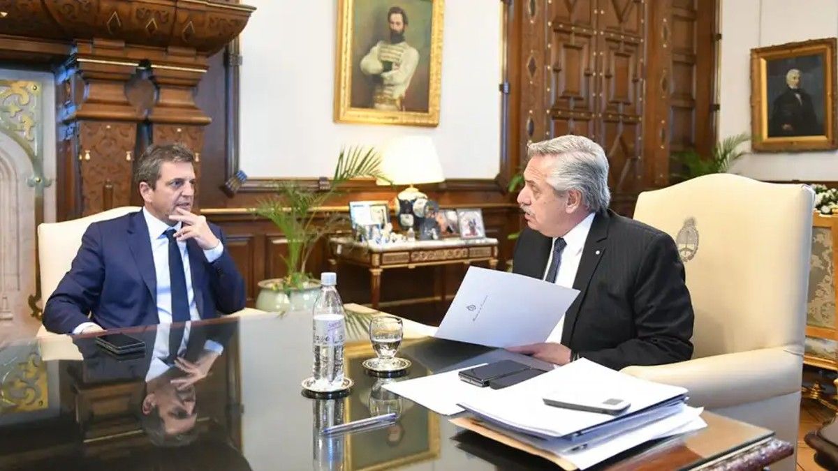 Presupuesto 2023: el presidente Alberto Fernández durante la reunión que mantuvo con el ministro de Economía