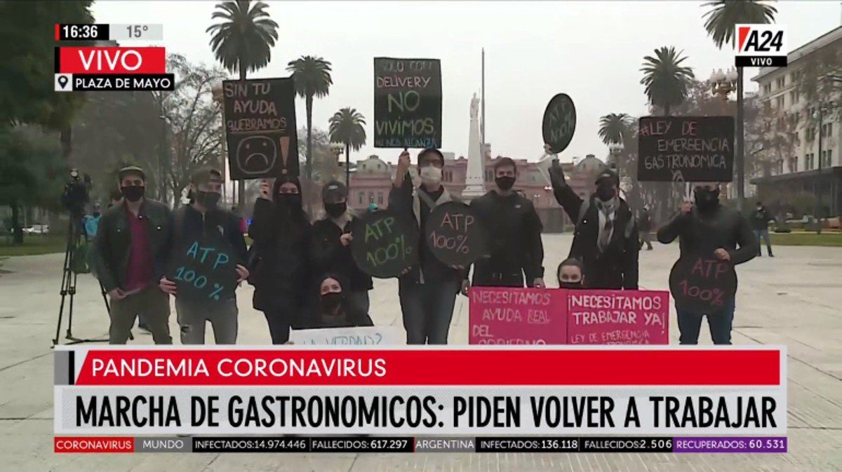 Crisis económica: gastronómicos se concentraron en Plaza de Mayo para exigir la apertura inmediata del sector