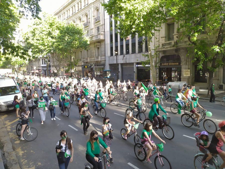 Sergio Massa recibirá a verdes y celestes por la ley de aborto