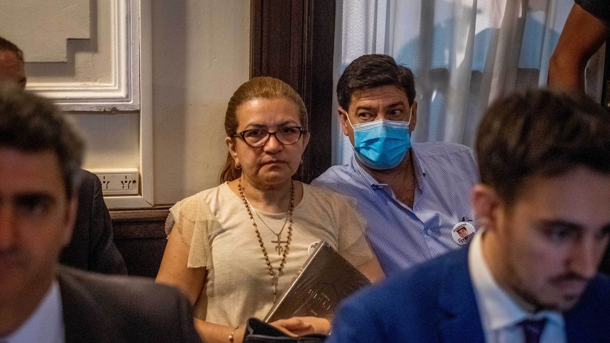 Graciela y Silvino Báez no pudieron soportar las imágenes y el testimonio de Duarte (Foto: telam)