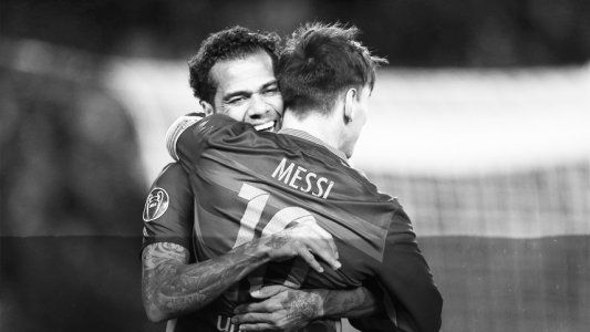 Dani Alves: El estadio del Barcelona debe llevar el nombre de Messi