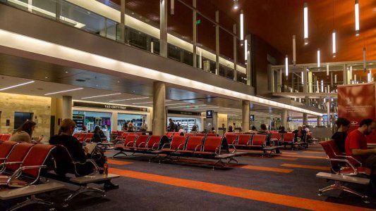 Se quería ir de vacaciones a Estados Unidos pero como debía la cuota alimentaria no lo dejaron salir del país