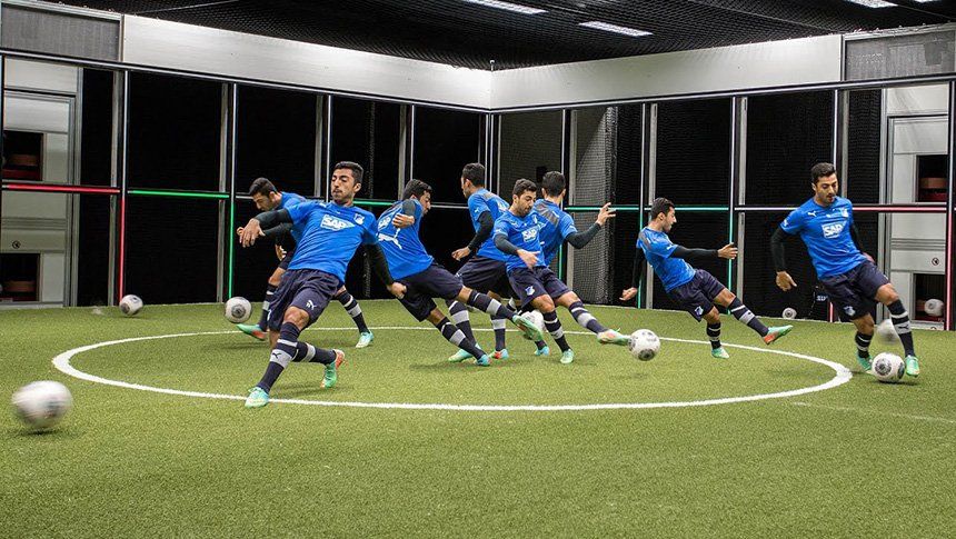 Así funciona Footbonaut, la exclusiva máquina de entrenamiento que quiere comprar Boca