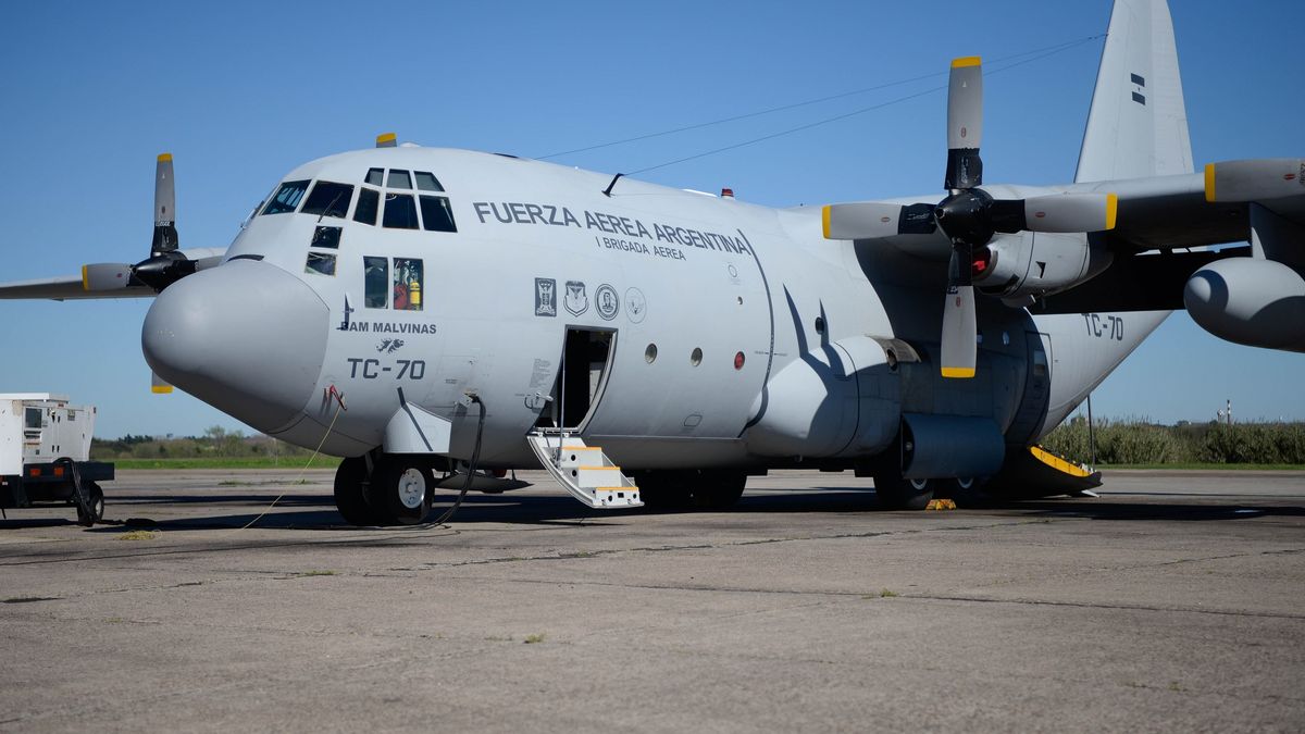 El traslado del equipamiento se realizará mediante un avión Hércules C-130, que transportará una cocina de campaña, una planta potabilizadora de agua y el resto de los elementos necesarios para la operación. (Foto: archivo)
