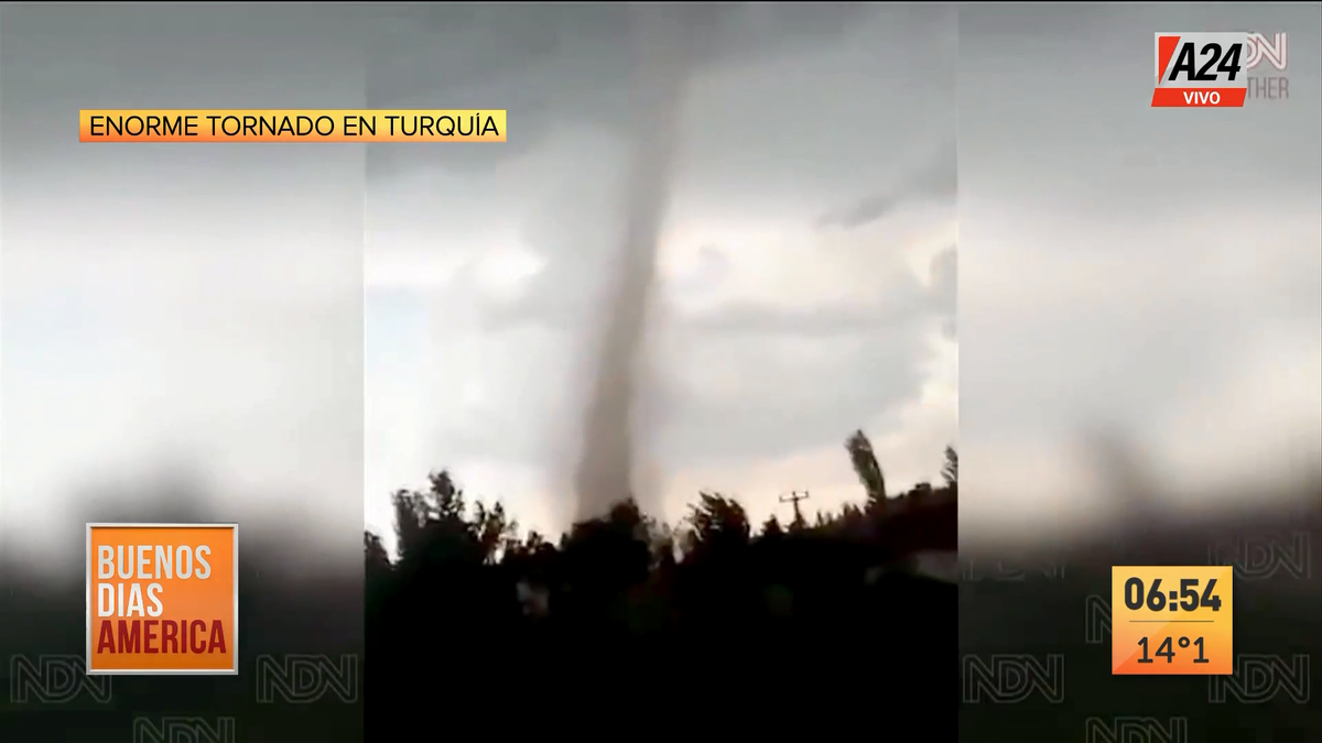 Así se vio el tornado gigante que azotó el centro de Turquía. (Captura de Tv)