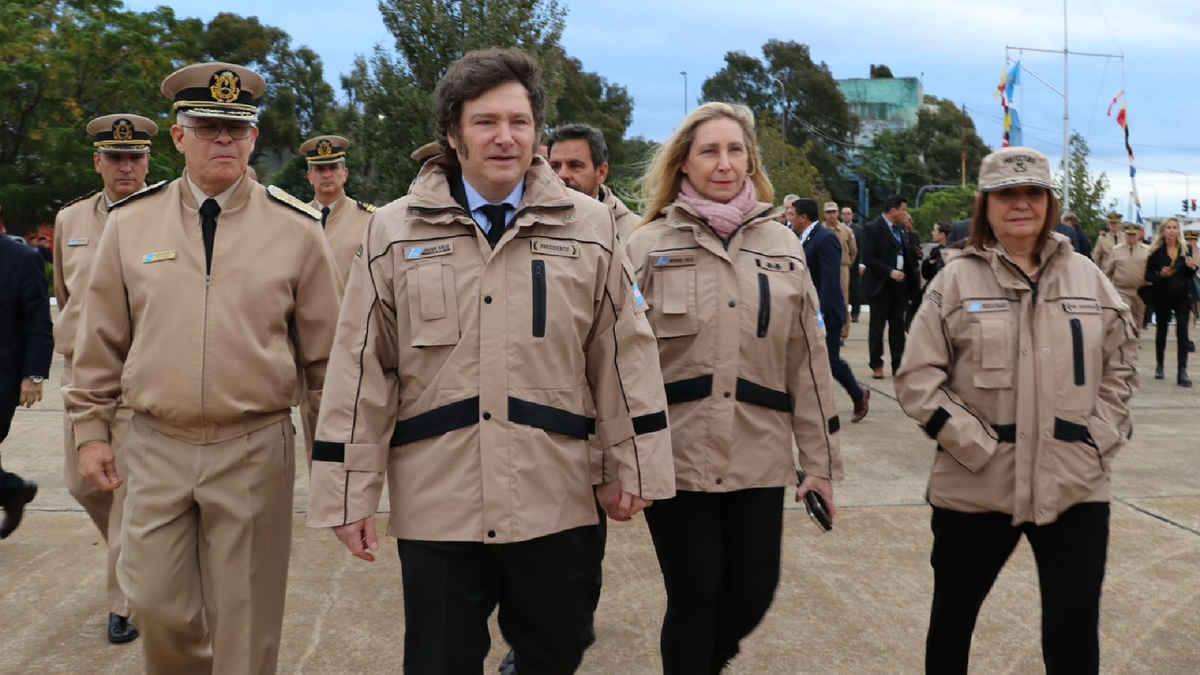 Javier Milei recibió un buque de la Guardia Costera de los Estados Unidos. (Foto: X)