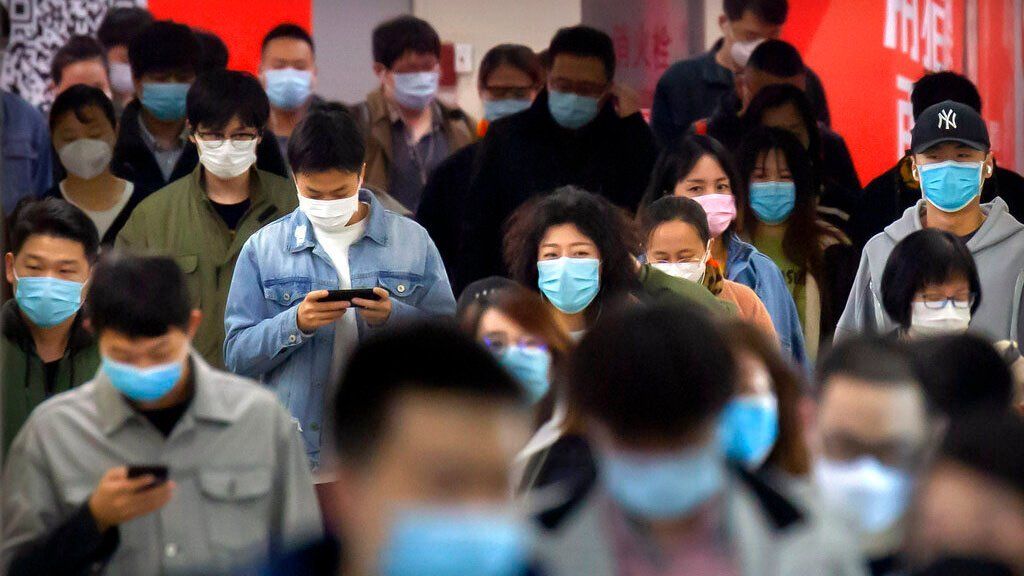 En experimentos se ha conseguido determinar que el SARS-CoV-2 permaneció infeccioso en el aire hasta tres horas y a cinco metros de un paciente. (Foto: archivo)