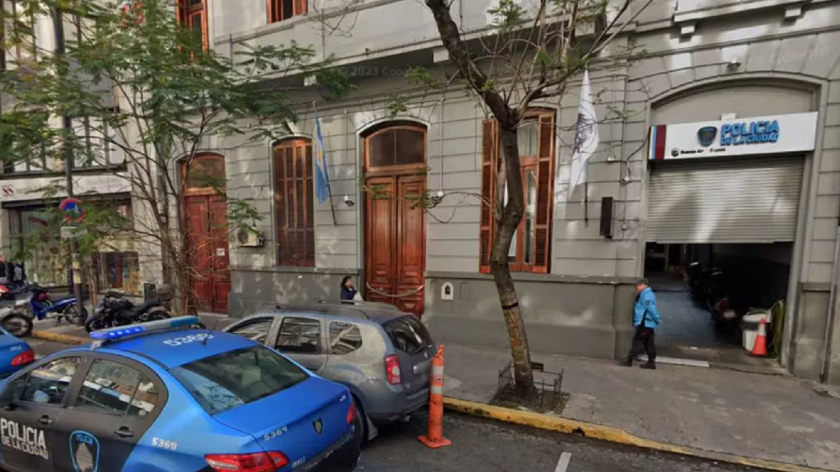 Tras la fuga en San Telmo, dos presos se escaparon de una comisaría en Balvanera. (Foto: Google) Tras la fuga en San Telmo, dos presos se escaparon de una comisaría en Balvanera. (Foto: Google)