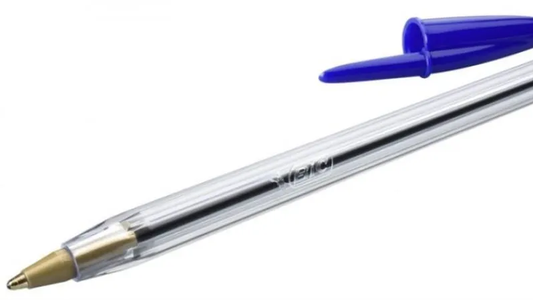 El secreto del bolígrafo: por qué tiene un agujero en la tapa y el cuerpo