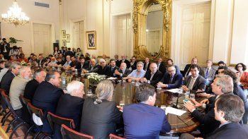 La Casa Rosada podría anunciar esta semana un aumento para trabajadores públicos y privados