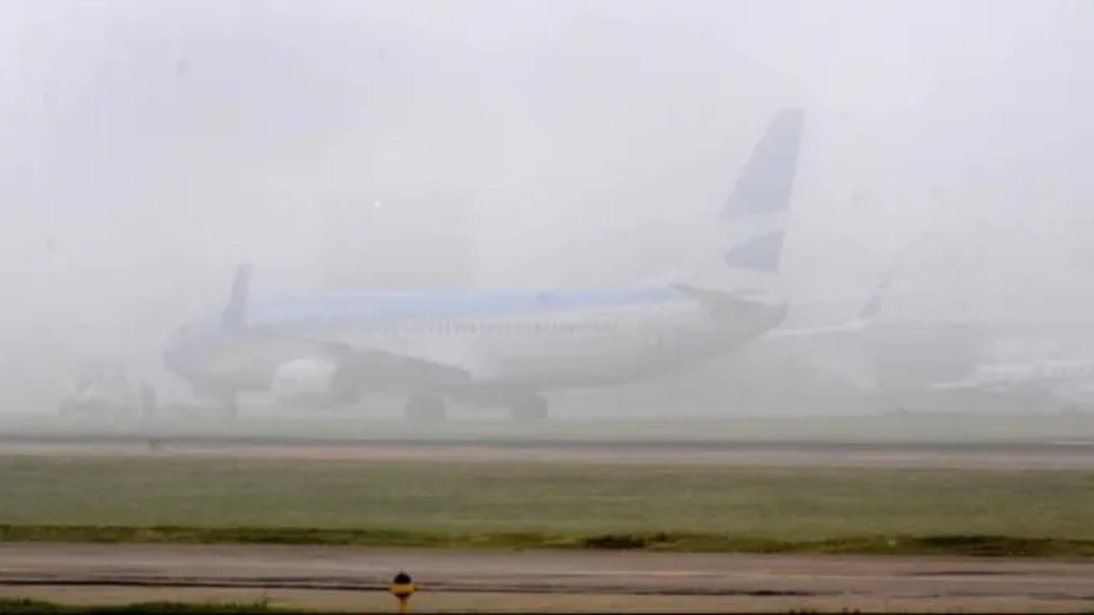 Aeroparque y Ezeiza funcionaron con grandes demoras y vuelos cancelados.