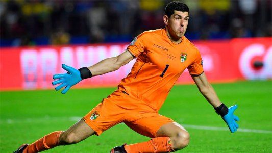Vuela, vuela: la doble atajada de Carlos Lampe que evitó el tercer gol de Perú ante Bolivia