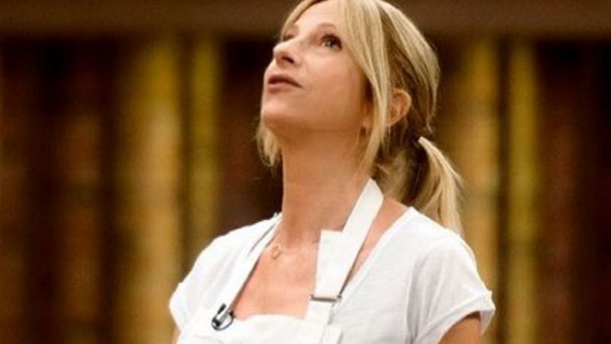 Claudia Fontán recogió comida del piso otra vez ¿y nadie se dio cuenta?