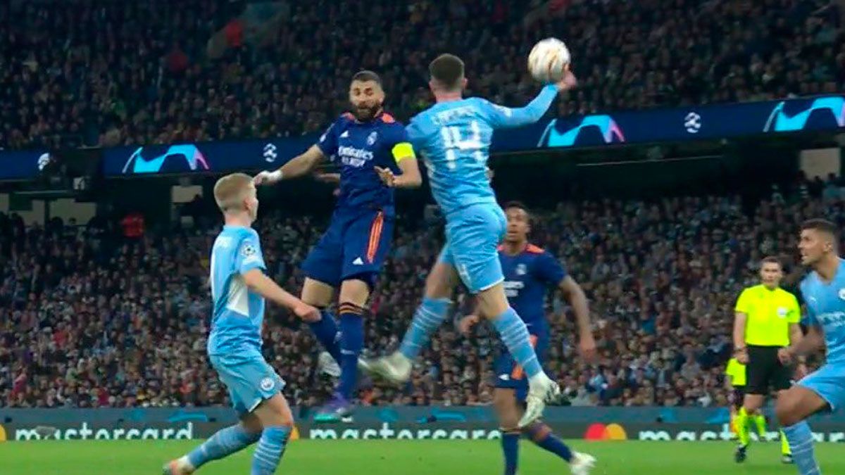 Laporte hizo una extraña mano en la Champions League.