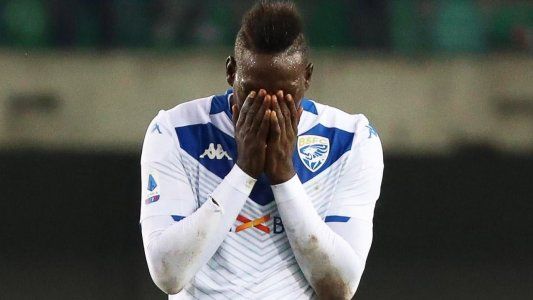 Racismo en Italia (otra vez): la víctima fue Balotelli, que quiso abandonar el partido por los cantos