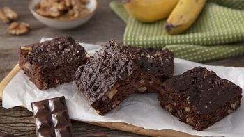 El brownie de banana que se volvió furor: fácil, húmedo y sin batidora