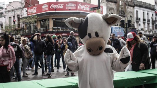Tres litros a $90: organizaciones populares y cooperativas lanzaron el Club de la leche