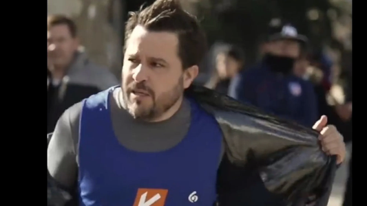 El nuevo spot de Martín Tetaz como runner: criticó el slogan La Matanza avanza y corrió en reversa