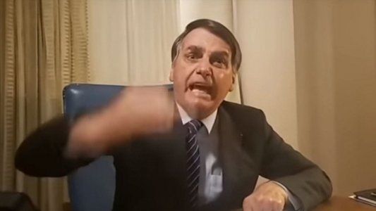 Jair Bolsonaro, el presidente asediado por la crisis y sus actitudes, en su momento más difícil