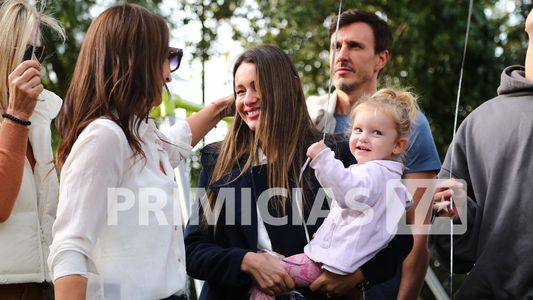 Las fotos de Pampita y su familia en la inauguración de la plaza en homenaje a Blanquita