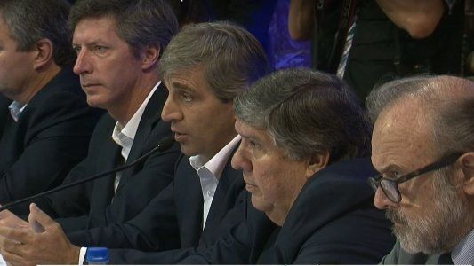 Después del #PapelitoGate, el kirchnerismo pidió que Caputo vuelva a ser citado al Congreso