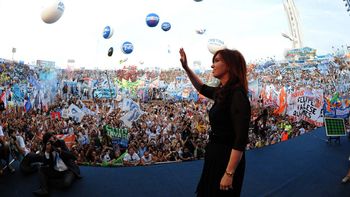Cristina Kirchner habla en La Plata rodeada de expectativas y un fuerte operativo de seguridad