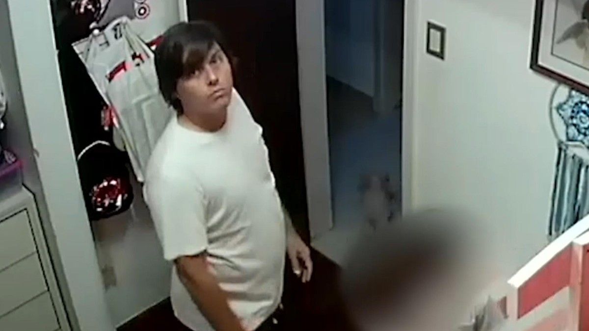 Leandro Martínez fue registrado mientras abusaba de la menor.