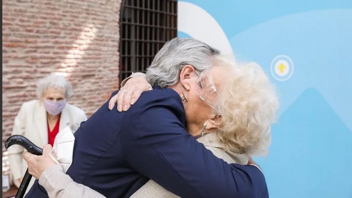 Carlotto intermediaria en la llamada de Fernández a la vicepresidenta: Que bueno ver que a Batakis la eligieron Alberto y Cristina
