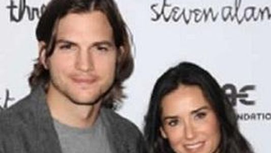 Desnudos y alcohol, en noche loca de Ashton Kutcher