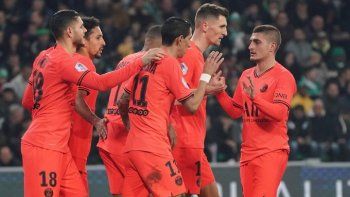 Goles de Paredes e Icardi en la goleada 4-0 de PSG sobre Saint Etienne