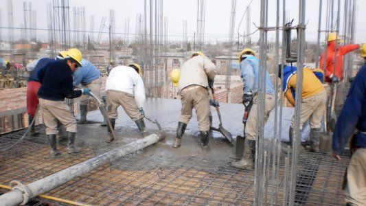 Por el impacto de la crisis económica, el Gobierno adelantó para marzo el aumento del salario mínimo vital y móvil