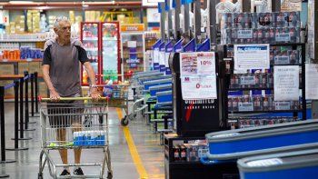 Nuevas reglas para los supermercados: evitar aglomeraciones, horario extendido y señalizaciones
