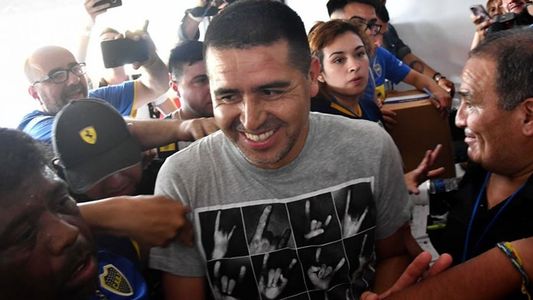 Con Riquelme a la cabeza, los hinchas de Boca marchan por las elecciones suspendidas